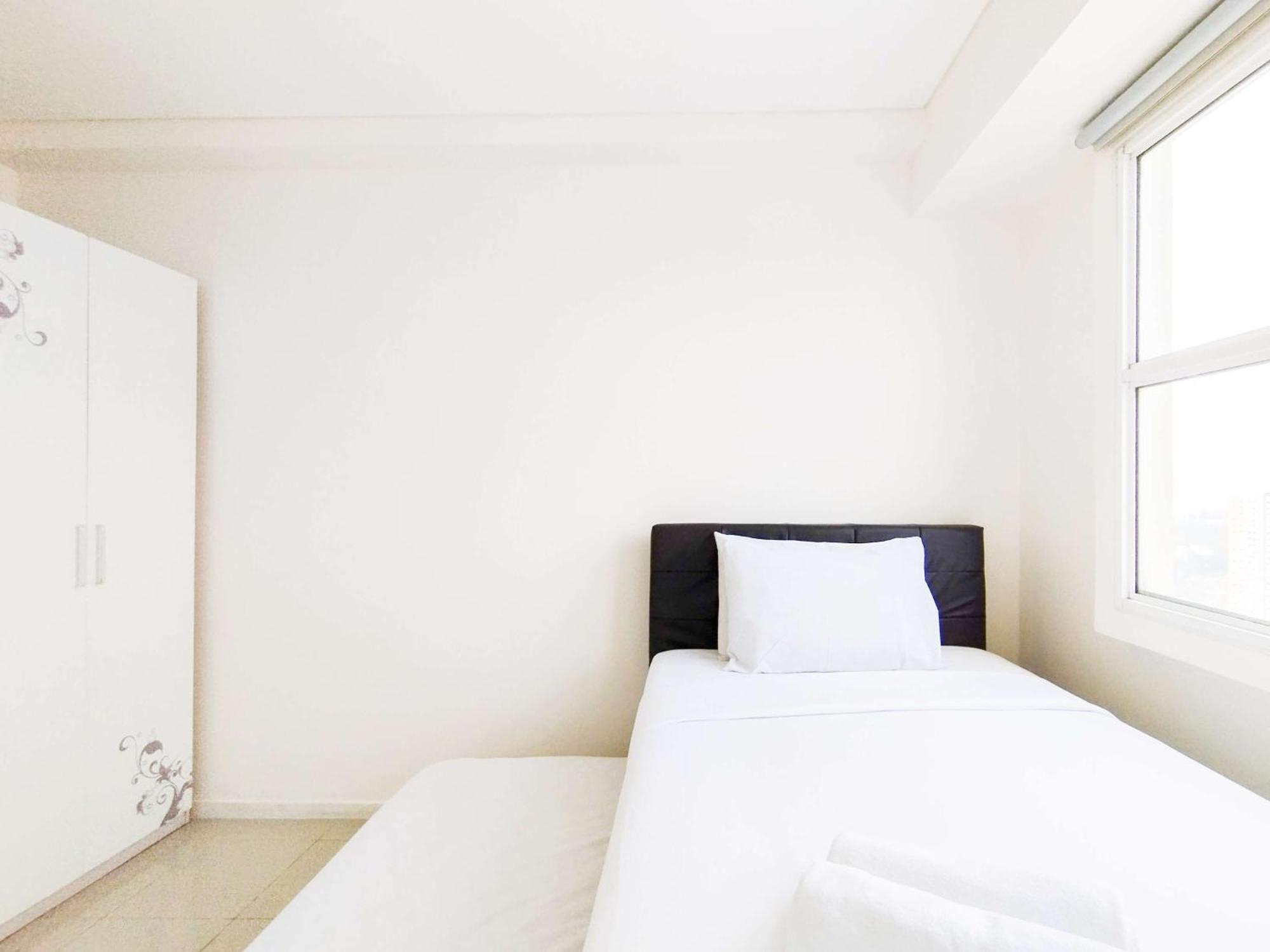 Apartemen Simply Design 1br At Parahyangan By Travelio