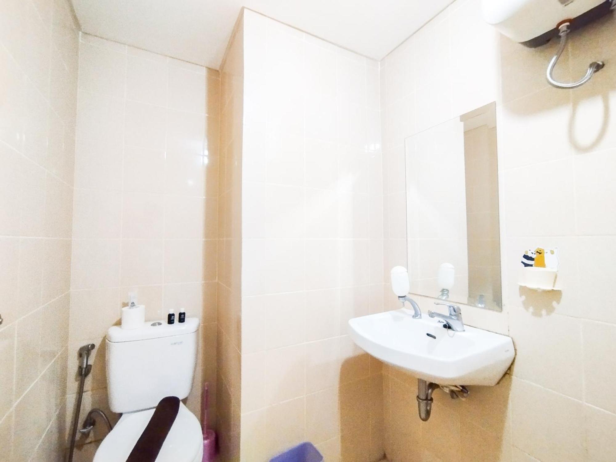 Apartemen Simply Design 1br At Parahyangan By Travelio Bandung