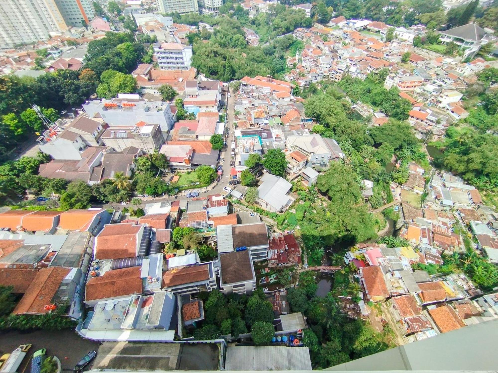 Simply Design 1br At Parahyangan By Travelio Apartemen Bandung